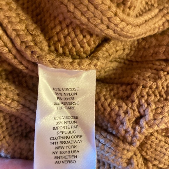 ELIE TAHARI NWT Cap Sleeve Crewneck Chunky Cable Knit Sage Green Sweater medium - Picture 10 of 13